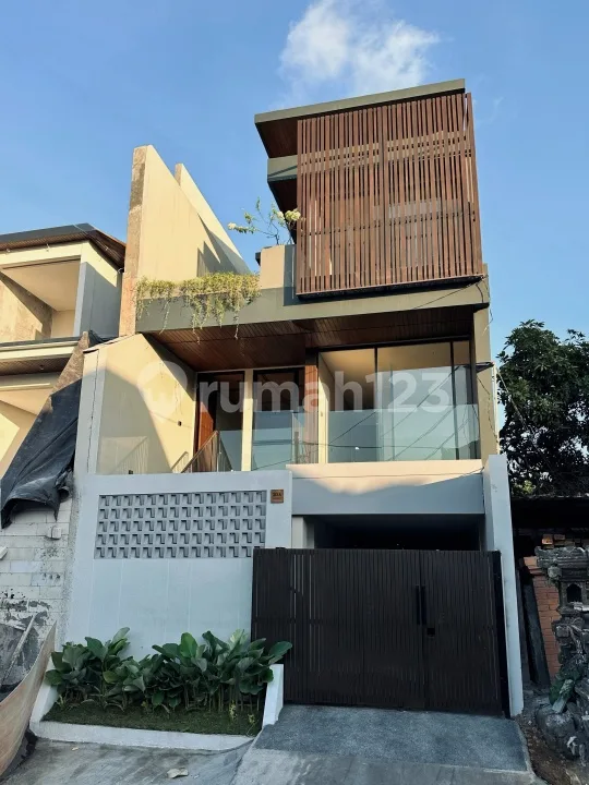 Rumah Baru Style Minimalis Modern Pusat Kota Denpasar - Image 1 of 4