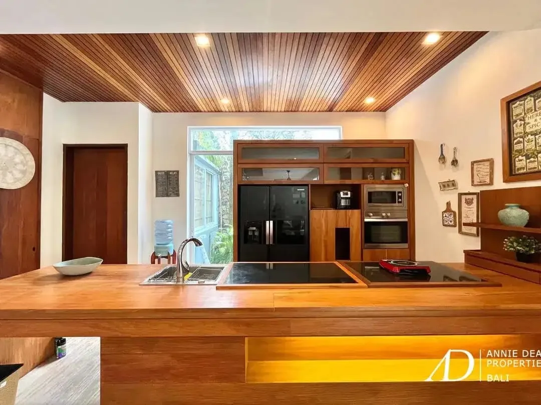 FREEHOLD 3-BEDROOM VILLA SET WITHIN GATED COMPLEX IN SEMINYAK - Image 9 of 10