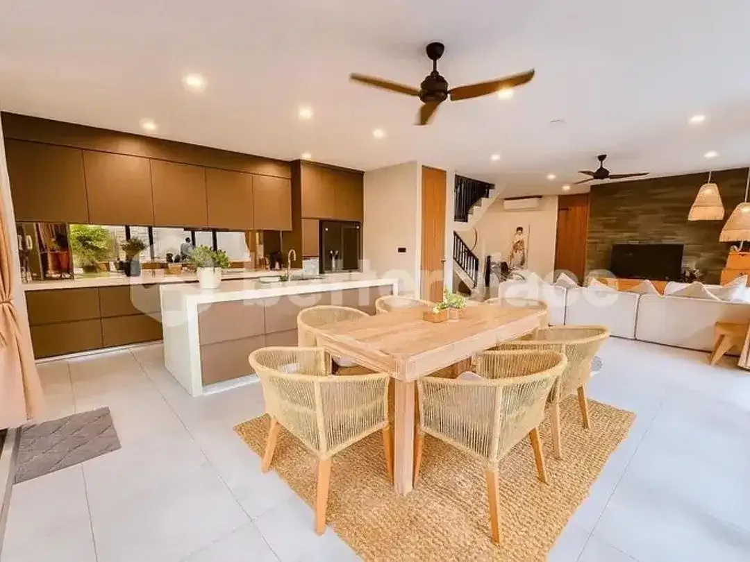 Modern Ready Villa in Batu Bolong, Canggu 4 Bedrooms Just 5 Minutes from the Beach - Image 3 of 10