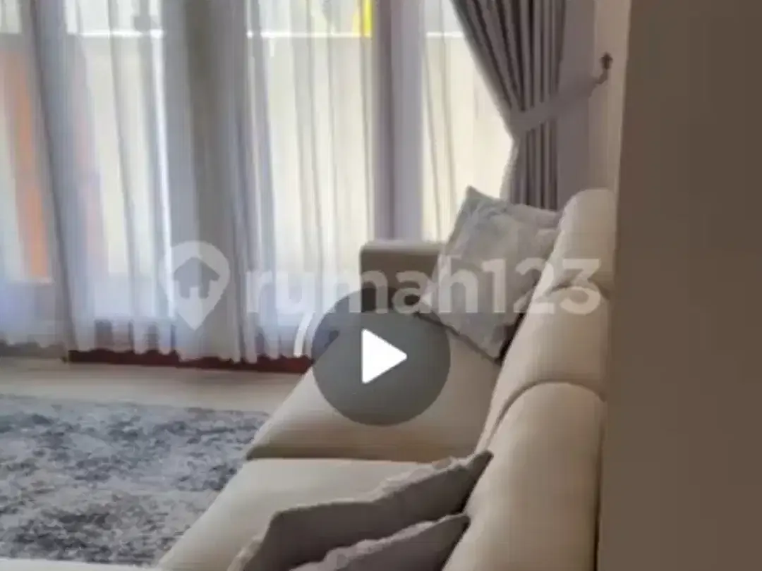Di Sewakan Rumah Lantai Dua Include Furnishing 4 Kamar Tidur - Image 3 of 5