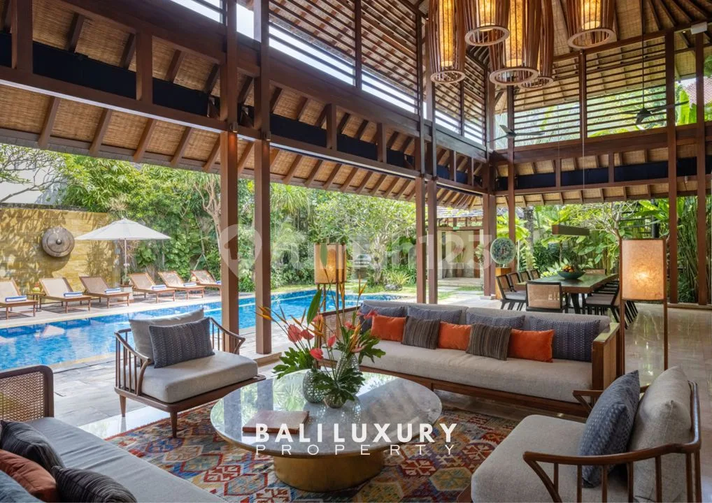 Vila Mewah Hak Milik di Golden Triangle Seminyak - Peluang Investasi Premium - Image 3 of 4