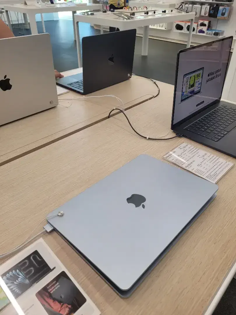 Promo MacBook M5 cicilan ringan tanpa DP tanpa biaya admin - Image 3 of 4