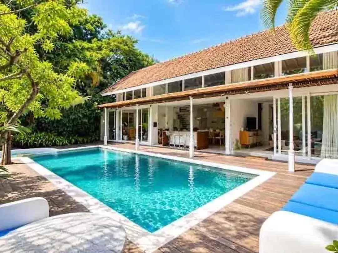 Gorgeous villa 4 Are 3 Bedroom in the heart of Canggu Fully Furnished maintenance included - Image 2 of 10