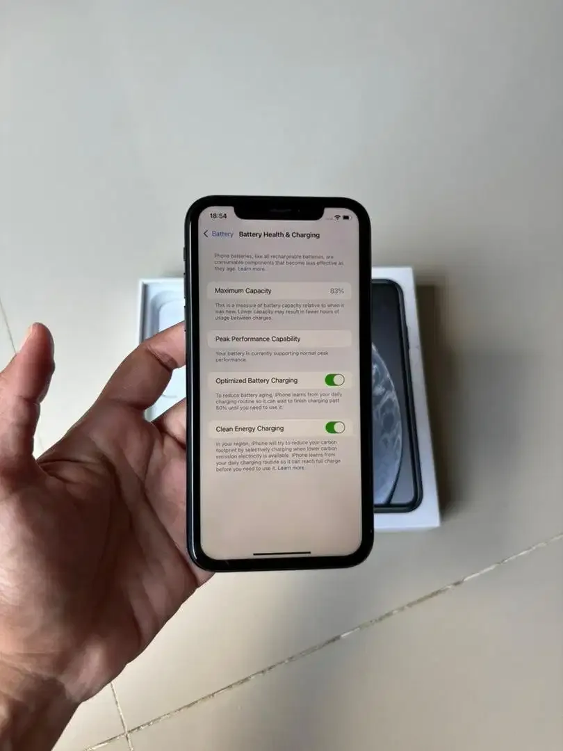 iPhone XR 128GB Black inter - Image 4 of 8