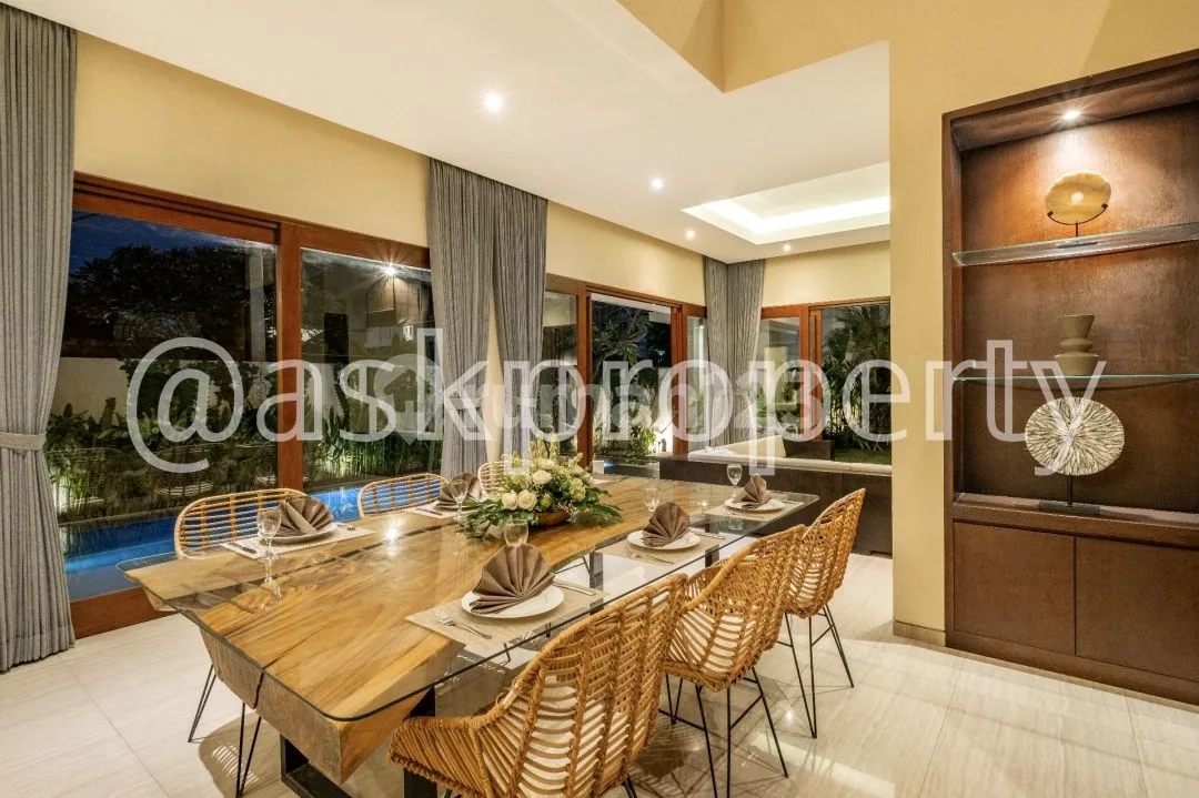 Dijual Villa Luxury 3 Bedrooms 300 Meter ke Pantai Batu Bolong Canggu Bali - Image 3 of 4