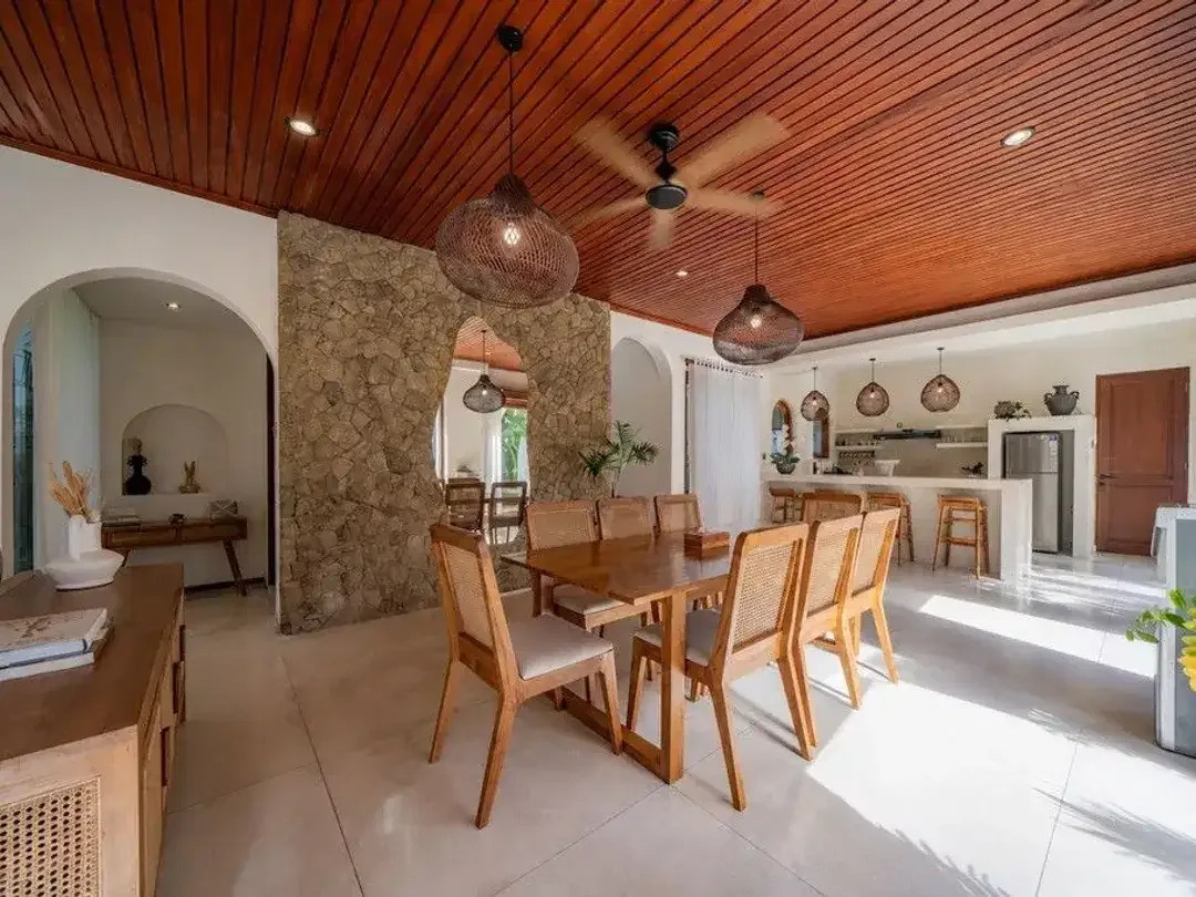 FREEHOLD | TROPICAL DESIGN VILLA NEAR BERAWA BEACH - Image 7 of 10