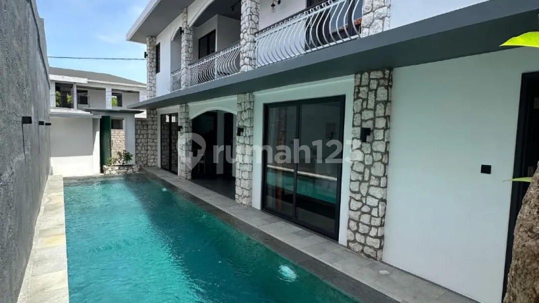 Villa Strategis Dekat Pantai di Jimbaran - Image 1 of 4