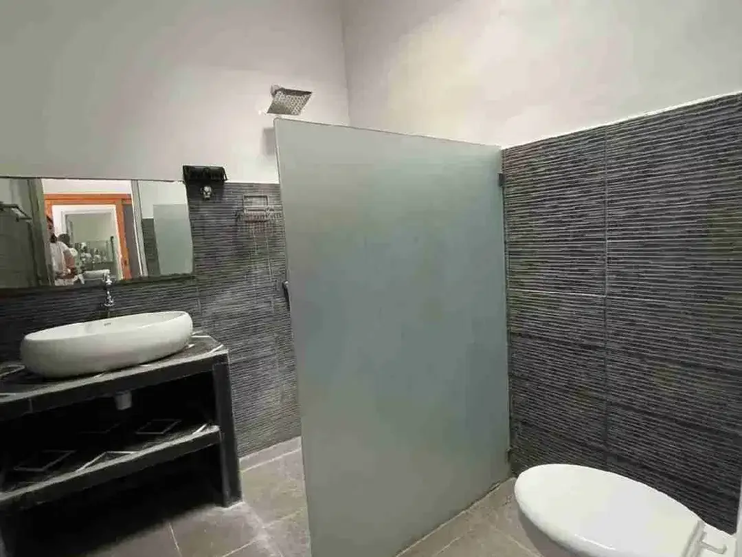 2 BEDROOMMS FULL FURNISHED VILLA DI JALAN GUNUNG SALAK KEROBOKAN - Image 4 of 10