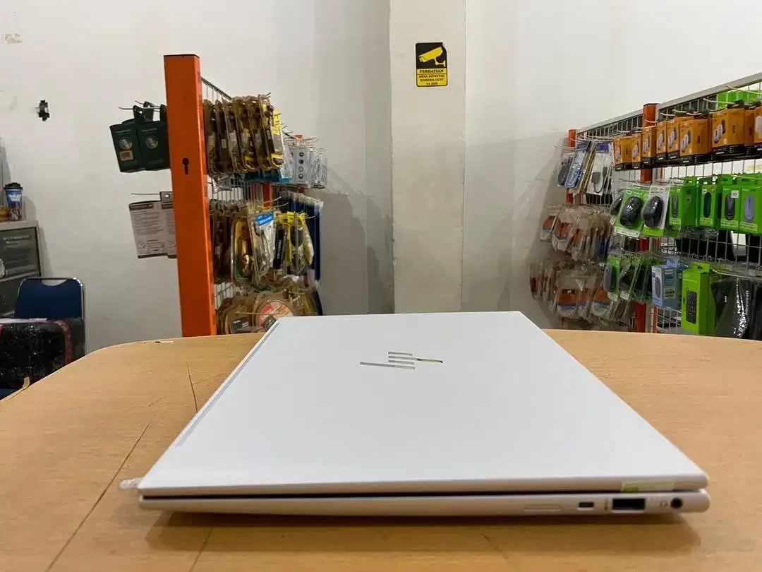 Laptop HP Elitebook 840 G9 Core i7Gen12 Ram 16GB SSD 256GB Slim Mulus - Image 6 of 10