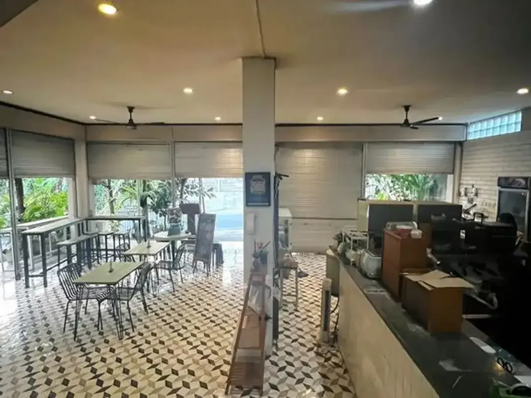 Existing Café 2 Lantai Disewakan di Padang Linjong, Canggu - Image 5 of 6
