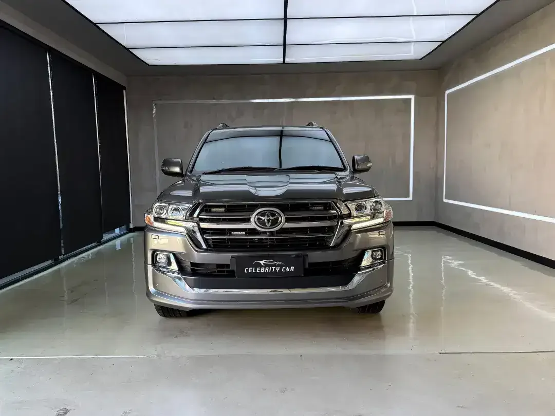 Toyota Land Cruiser 200 VXR 4x4 2020 - Image 1 of 10