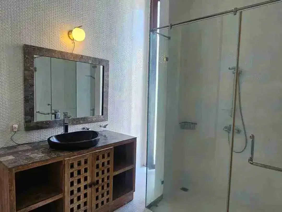 DIJUAL/FREEHOLD : LUXURY VILLA FOR SALE IN FRAME CENTRAL SANUR DENPASAR BALI - Image 5 of 10