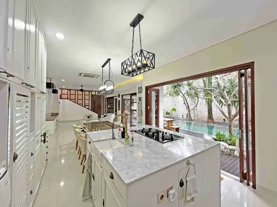 DIJUAL / FREEHOLD : Luxury Villas 6 Bed, Jl. Tegal Cupek, Bumbak, Umalas, Badung Bali - Image 5 of 10