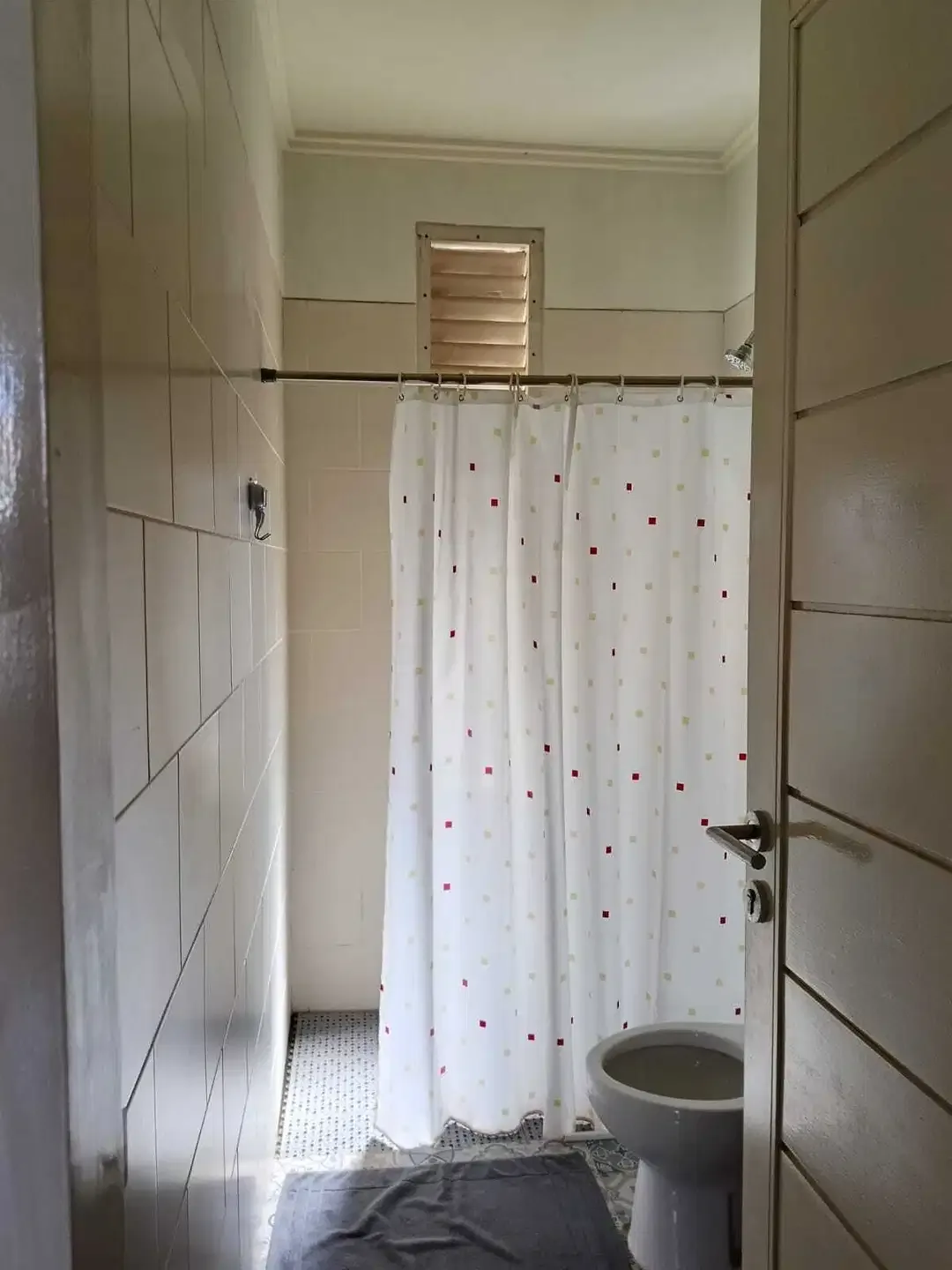 DI JUAL RUMAH SIAP HUNI SEMI FURNISHE NYAMAN TERAWAT DI JIMBARAN BALI - Image 10 of 10