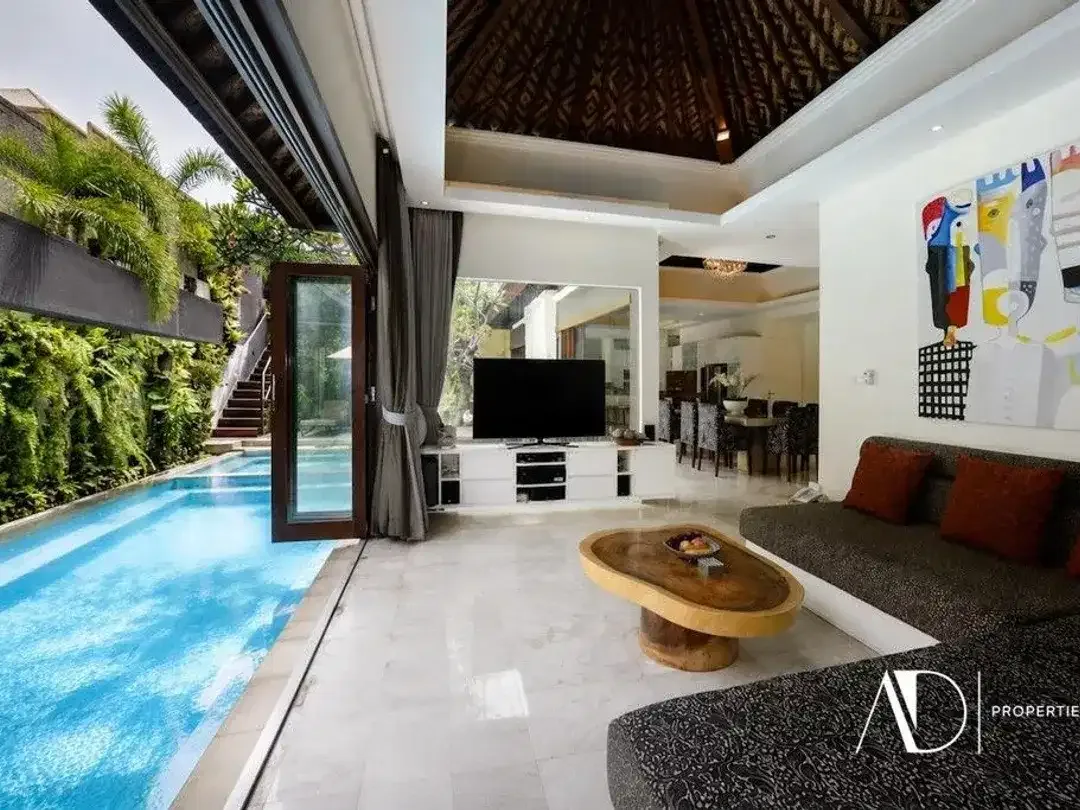 FREEHOLD | MODERN CONTEMPORARY 3-BEDROOM VILLA NEAR SEMINYAK - Image 3 of 10