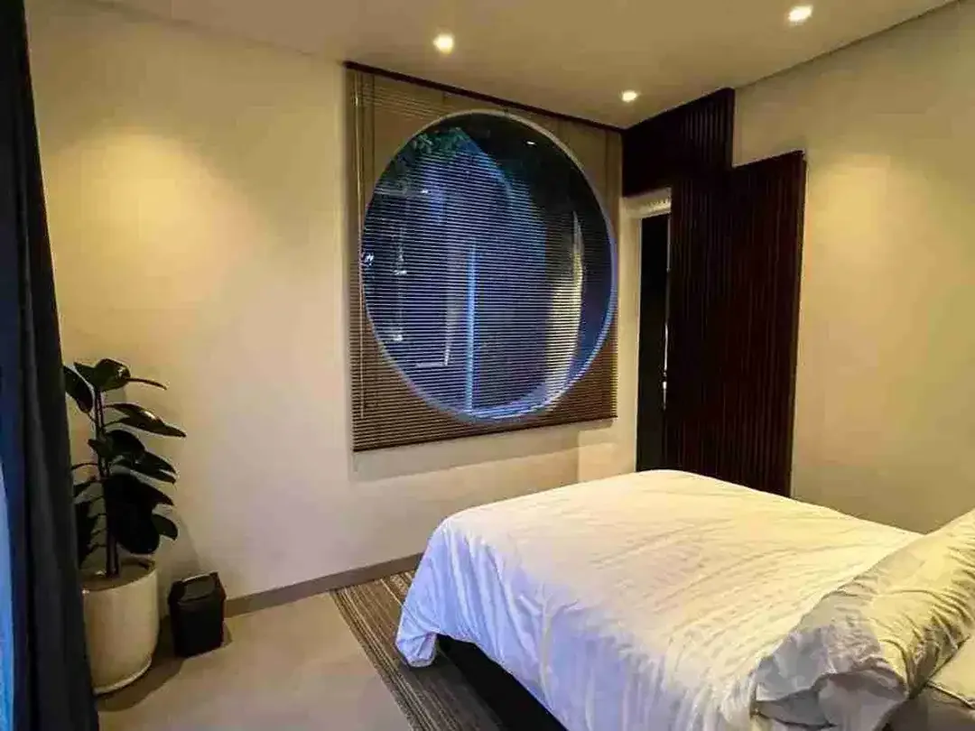 Vila Mewah Bergaya Industrial Modern yang Baru Selesai Dibangun - Image 9 of 10