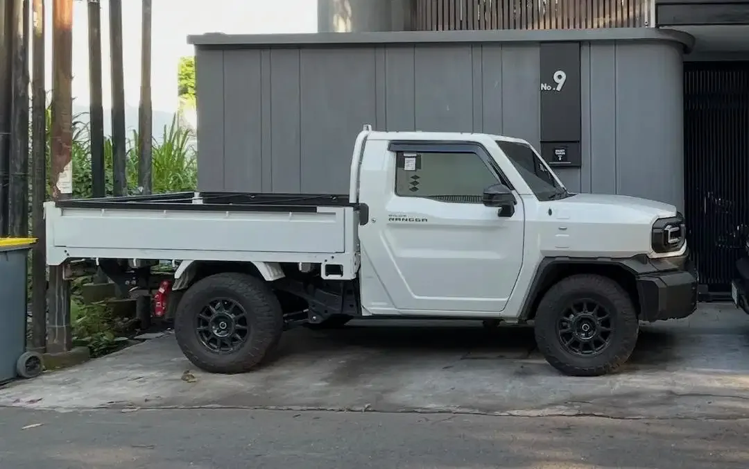 Toyota HILUX 2025 Diesel - Image 2 of 7