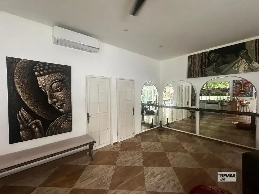 Charming 2Br Villa In Prime Seminyak Walking Distance To Restaurants & Attractions - Image 1 of 10