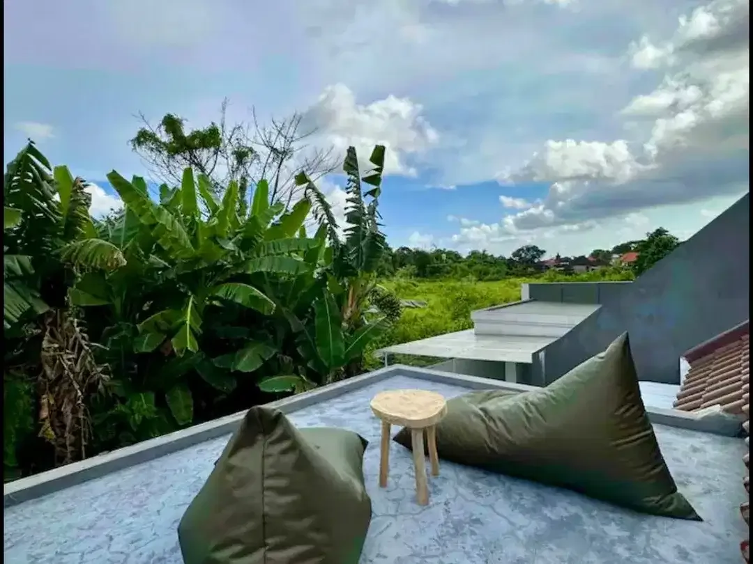 Dijual villa modern 2 Bedroom fully furnished akses strategis - Image 5 of 10