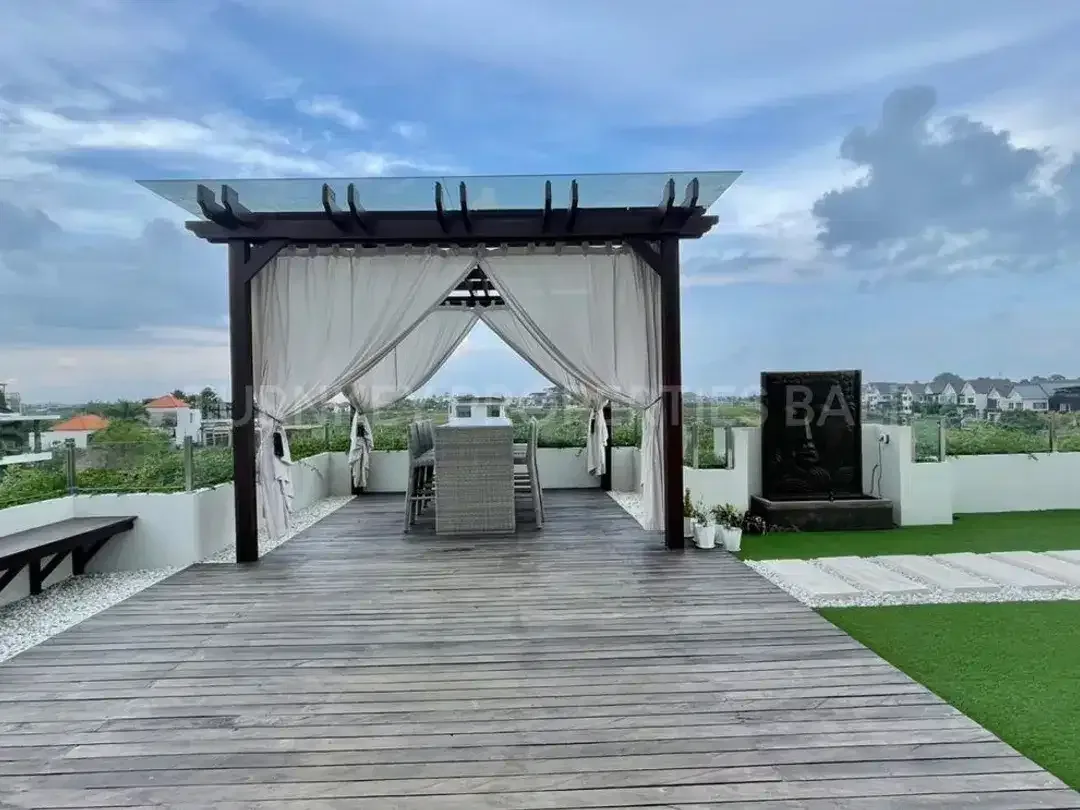 Brand New Villa Walking Distance to the Beach! - Image 7 of 10