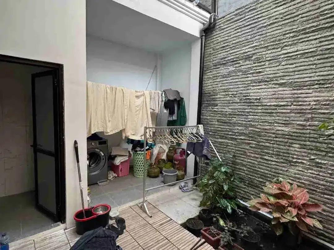 Rumah Lokasi Strategis di Gatsu Barat Denpasar-Carport 2 Mobil+SHM - Image 5 of 9