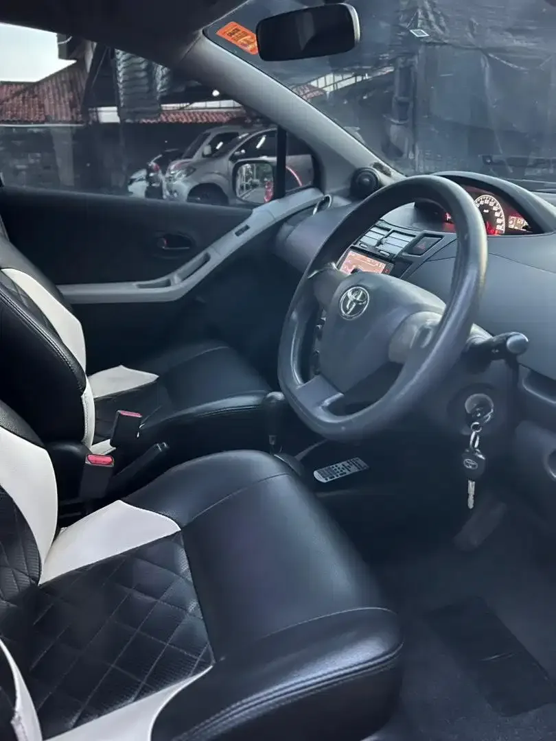 Toyota Yaris E trd 2013 matic,facelift - Image 10 of 10