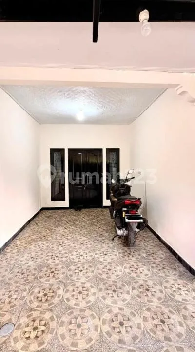 Rumah Cantik Hadap Selatan Pet Friendly 2 KT Dalung Denpasar - Image 3 of 4