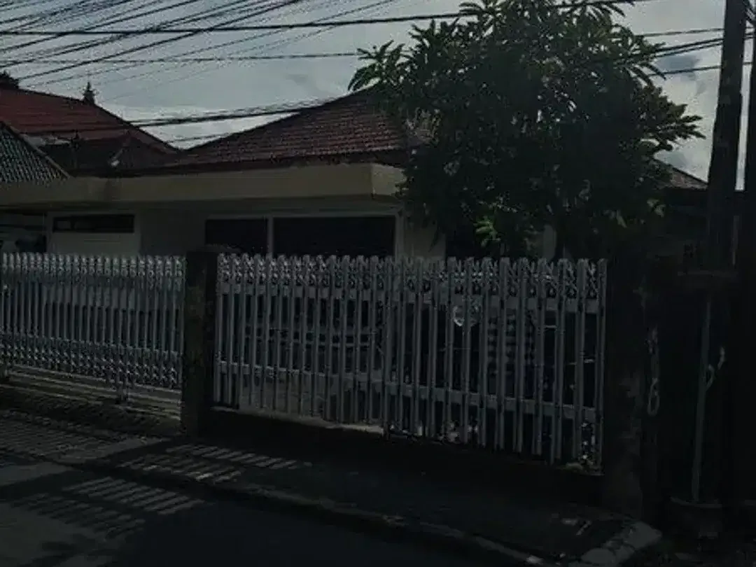 FOR SALE - Rare 900 sqm Land + 200 m2 House in Exclusive Renon, Denpasar - BALI - Image 2 of 10