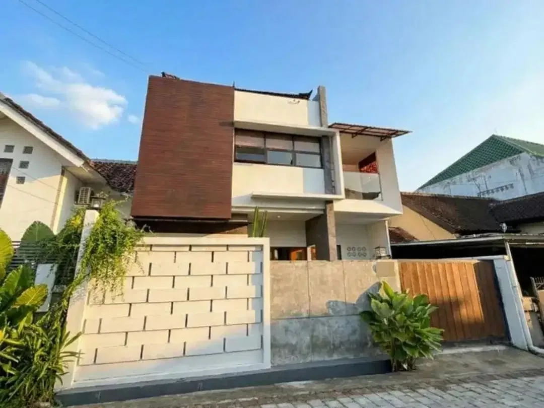 Freehold (DIJUAL) Rumah Modern semi Villa Kerobokan Badung - Image 1 of 10