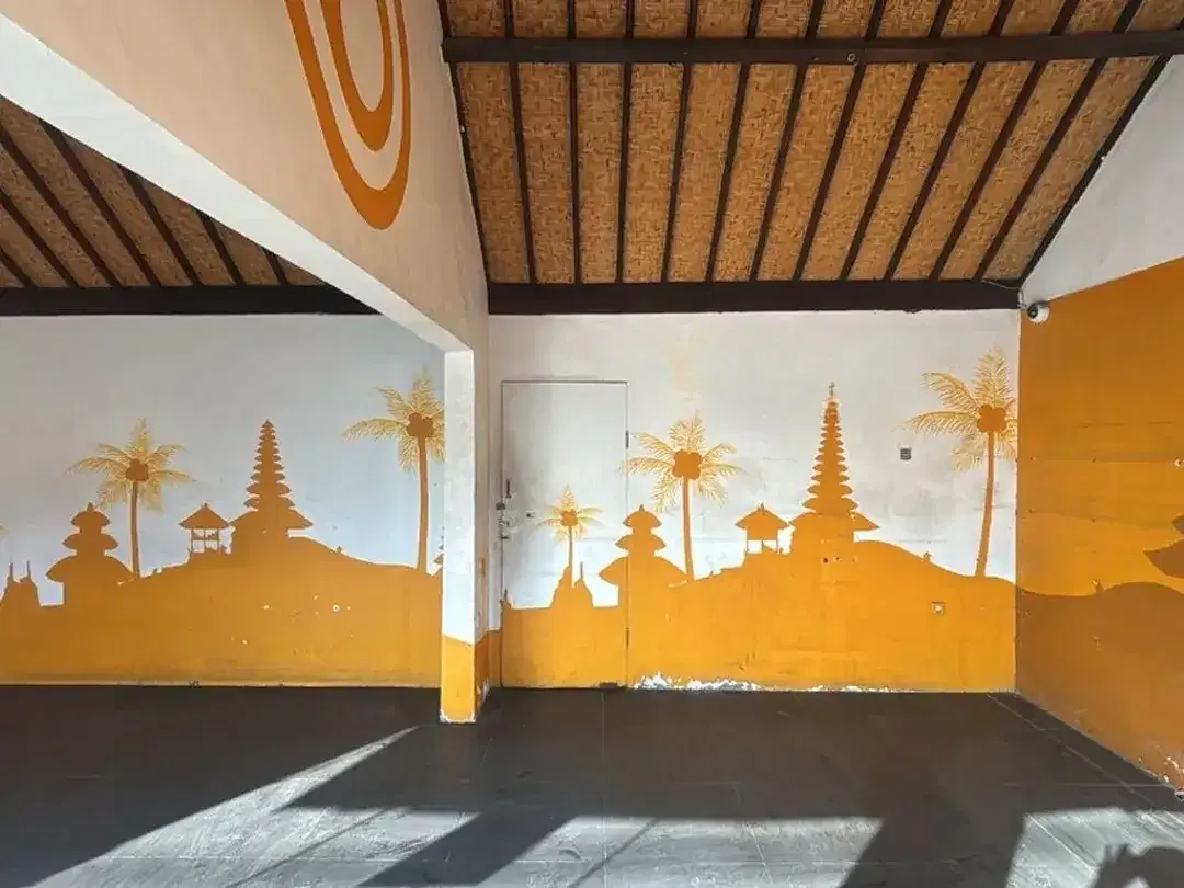 Ruko Strategis Disewakan, di High Foot Traffic Area Seminyak - Image 2 of 2