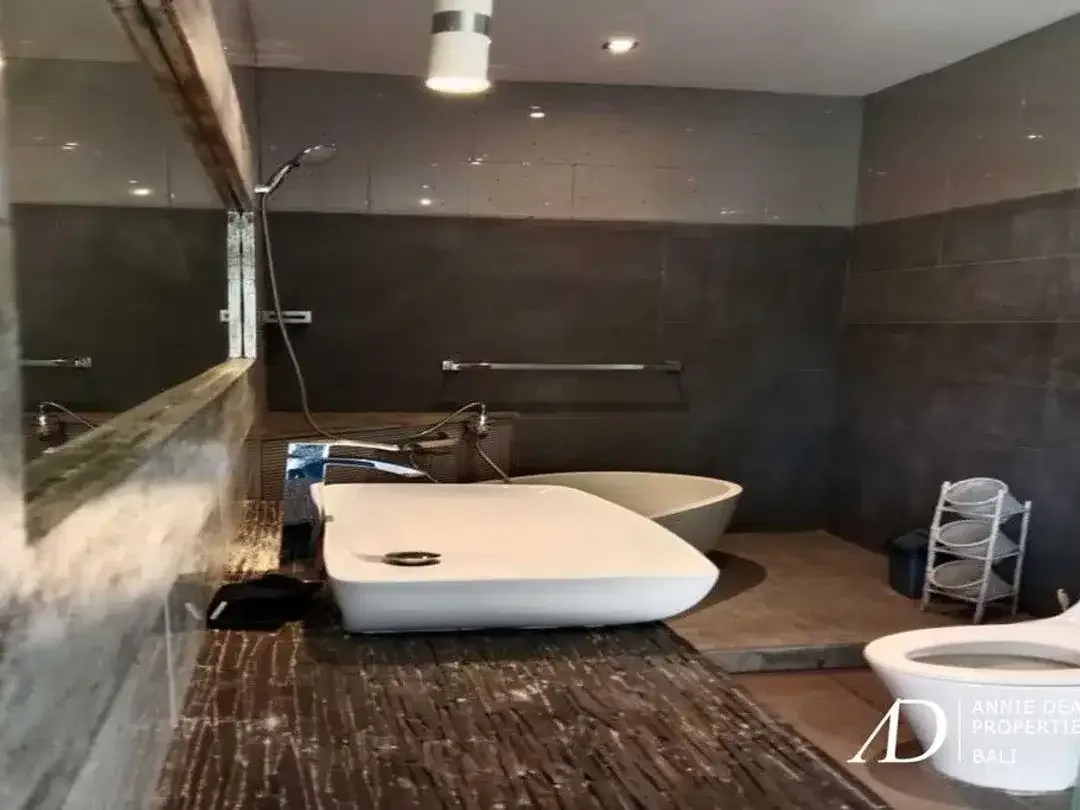 FREEHOLD | BALINESE DESIGN VILLA IN PRIME CANGGU - Image 10 of 10