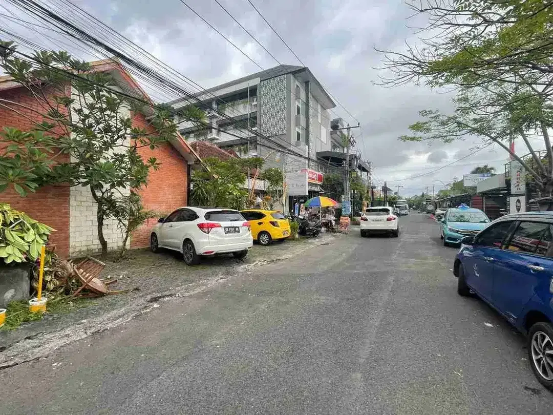 DIJUAL TANAH LOKASI PRIME di Jalan Utama Batubelig Seminyak - Image 4 of 5