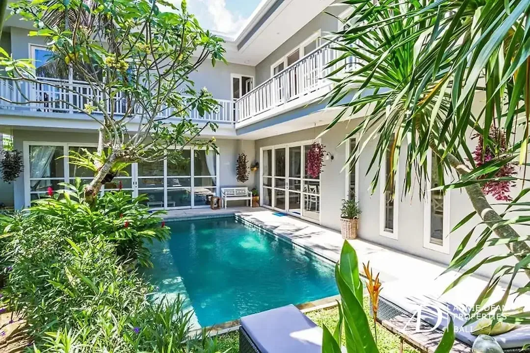 FREEHOLD | BEACHSIDE COLONIAL VILLAS IN PRIME BERAWA - Image 2 of 10