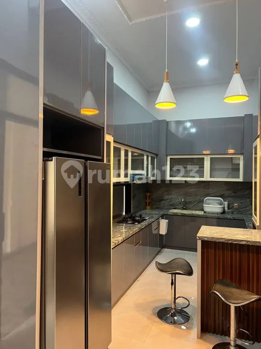 Rumah Mewah Full Furnished 2Lt Dekat Living World Denpasar Utara - Image 4 of 4