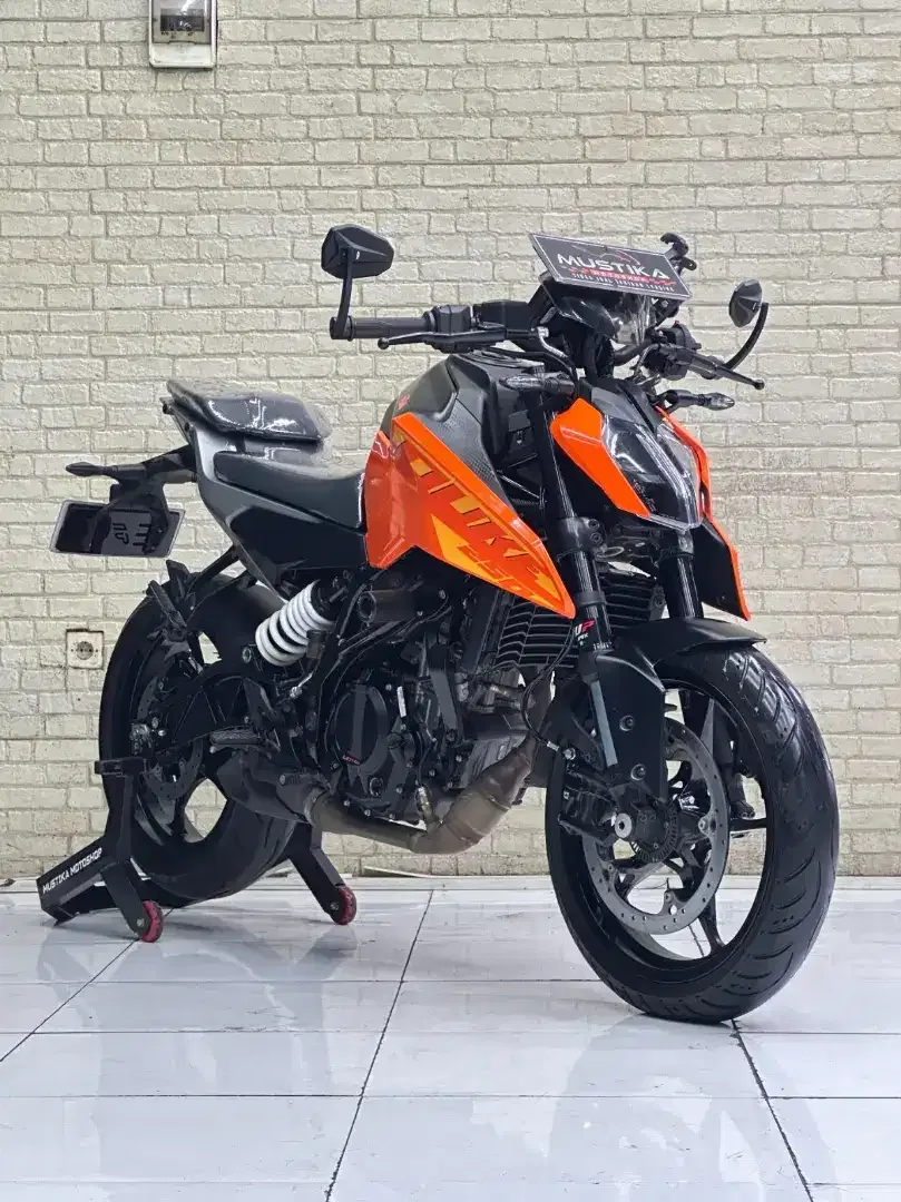 KING OF TORQUE‼️KTM DUKE 250 GEN 3 TH 2025 MULUS LOW MILES - Image 9 of 10
