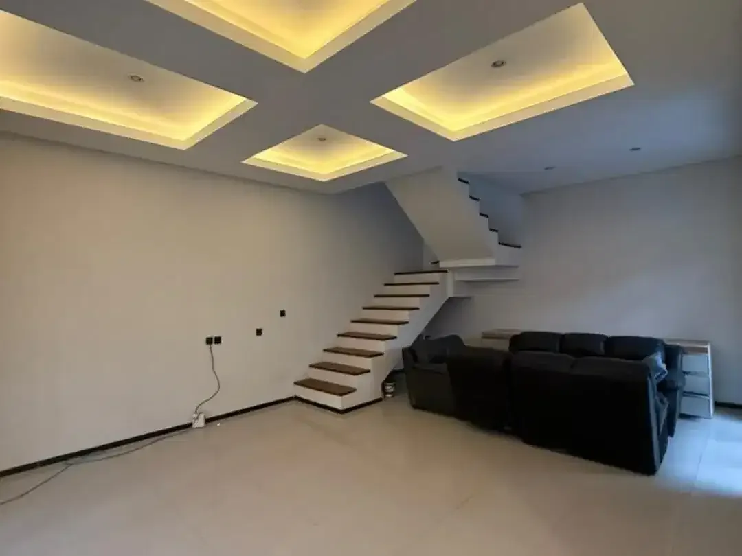 DIJUAL RUMAH TINGGAL MODERN 2 LANTAI – FULLY FURNISHED Dilengkapi Kolam Renang Pribadi - Image 4 of 6