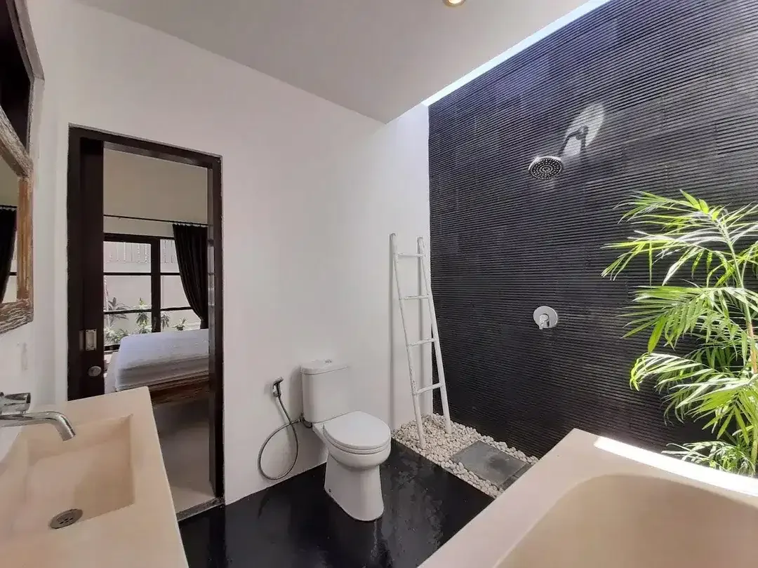 SINGLE-STOREY VILLA FOR LEASE IN PRIME SEMINYAK LOCATION - Image 7 of 10