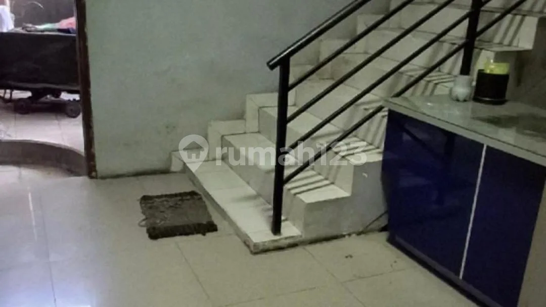 Dijual Ruko 3 LT di Pinggir Jalan Besar - Image 3 of 4