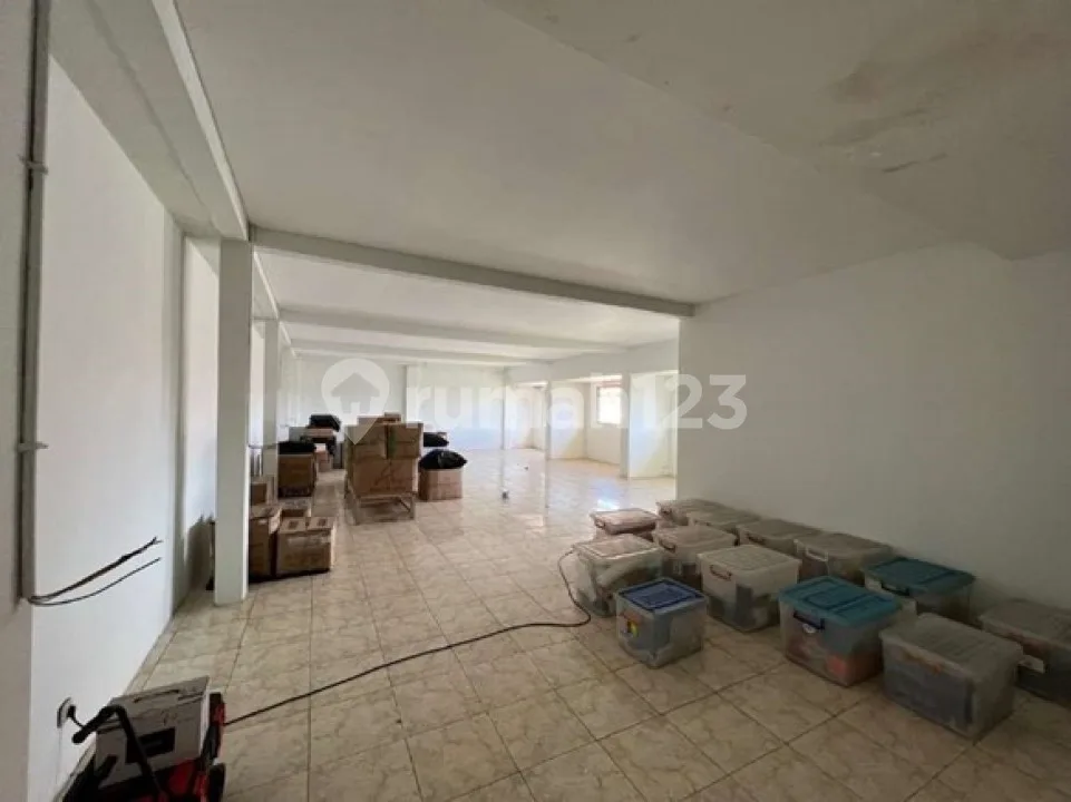 2 Dunia Dalam 1 Properti! Ruko Aktif + Rumah 3 Lantai Terkoneksi di Jalur Denpasar-Pemecutan Kaja - Image 4 of 4