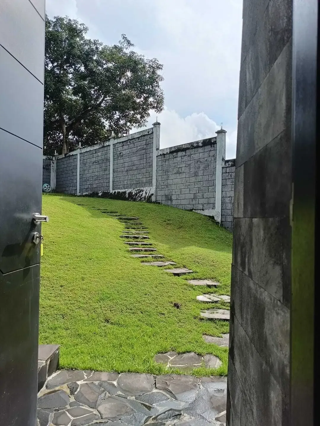 FOR SALE RUMAH MEWAH 4BR KONTRUKSI BAGUS STARTEGIS DI DENPASAR - Image 9 of 10