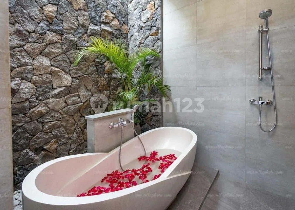 Villa Luxury Ocean View Full Furnished Pool Strategis di Ungasan - Image 2 of 4