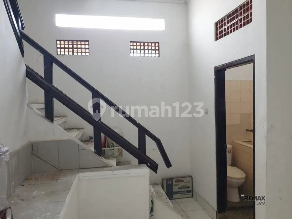 Ruko 3 Lantai Pinggir Jalan Utama Dijual di Setiabudi Denpasar - Image 3 of 4