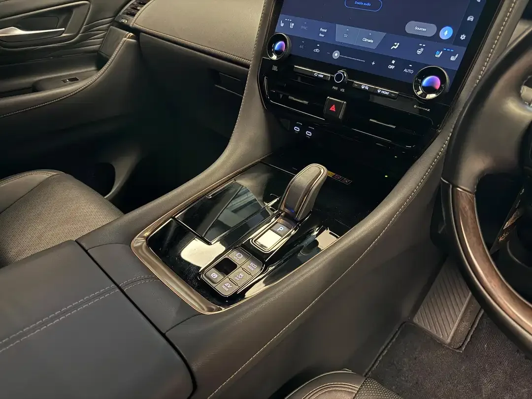 Toyota Alphard 2.5 Hybrid CVT 2024 - Image 7 of 10