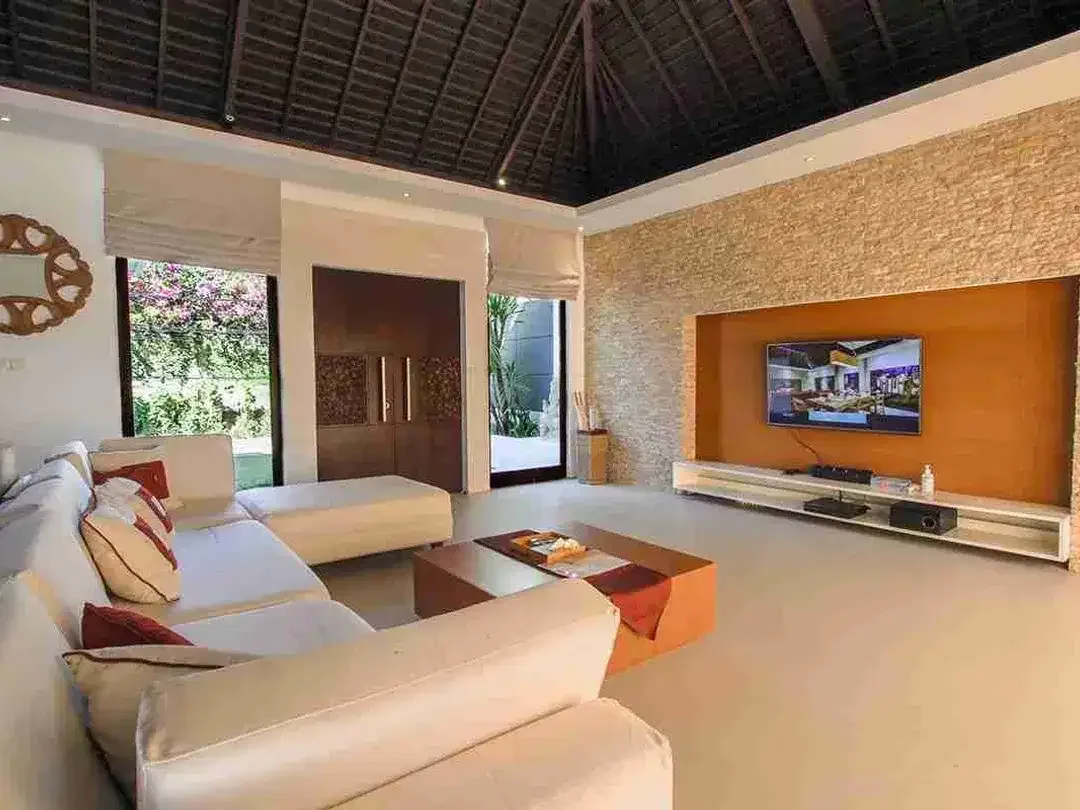 Luxury Villa Dekat Pantai Batu Belig Seminyak - Image 2 of 10