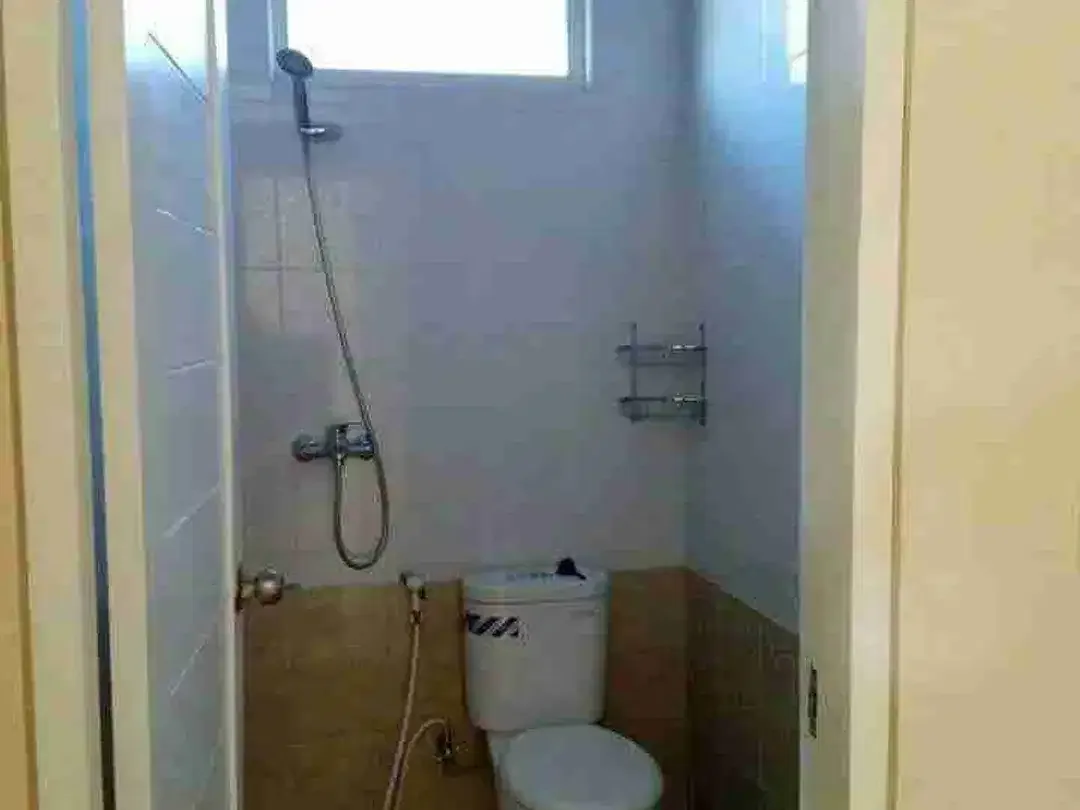 Buc Rumah LT 120M2 Ada 5Kamar Pusat Kota Jaya Giri Renon Jl6mtr Paving - Image 7 of 9