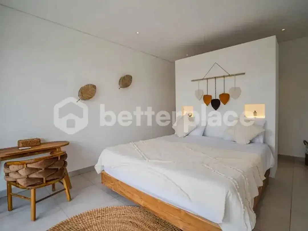 Modern and Spacious 4 Bedroom Villa in Kerobokan Area - Image 9 of 10