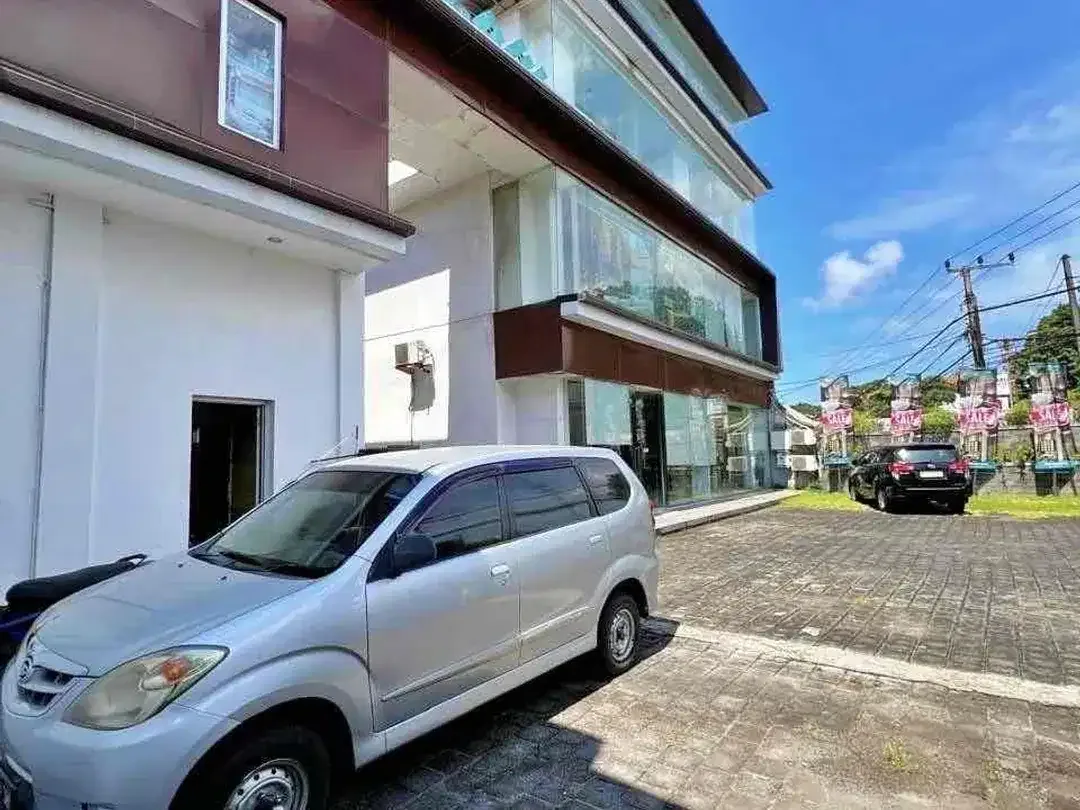 Dijual Gedung di jalan raya bypass Ngurah Rai sangat efisien untuk kantor - Image 1 of 10