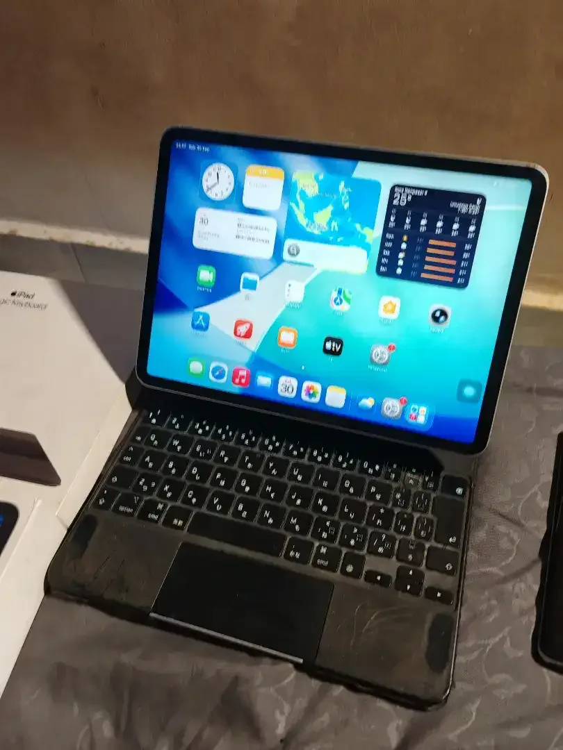 Ipad Pro + Keyboard 11 inch Wifi Cell iBox Resmi - Image 2 of 4