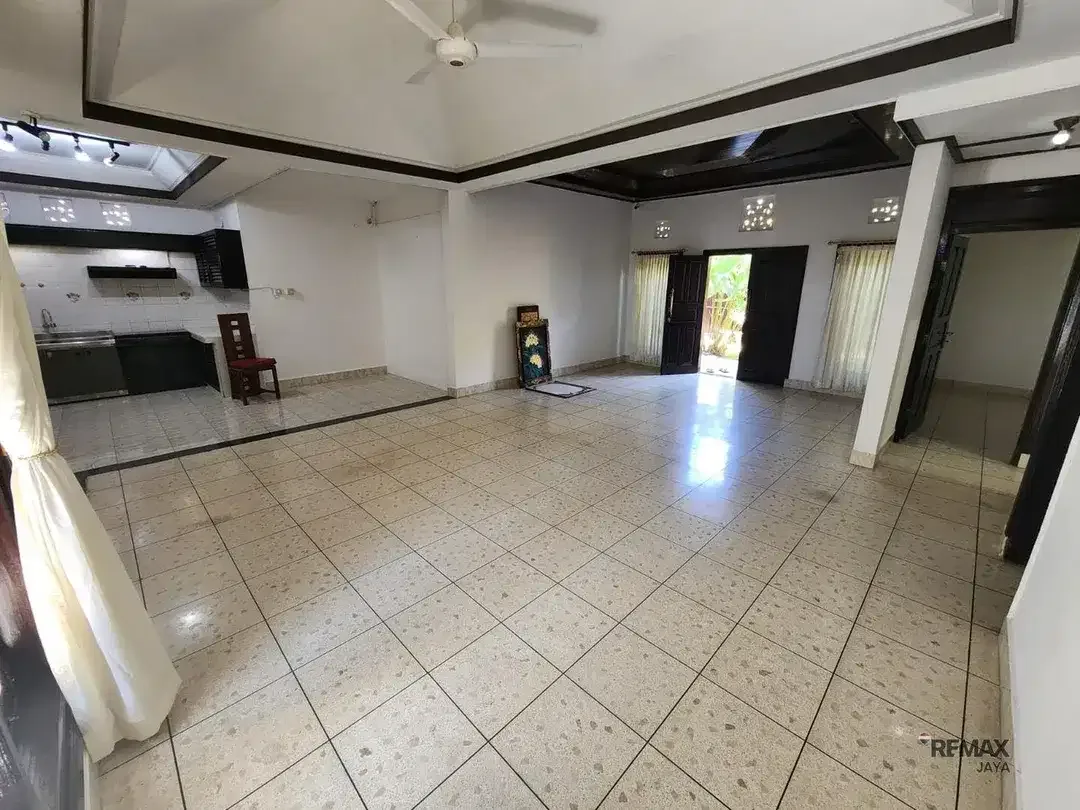 Rumah Dekat Pantai Segara Ayu & ICON Bali Mall Disewakan, di Sanur - Image 8 of 10