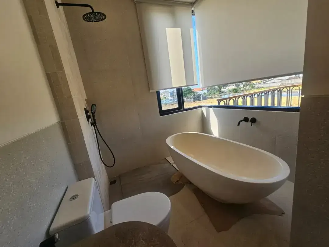 Dijual Modern Tropical Villa Baru Siap Sewa dengan Kolam Renang Pribadi Dekat Pantai Mengening Cemagi - Image 8 of 10